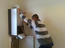 our plumbing contractors in Inglewood install new tankless water heaters